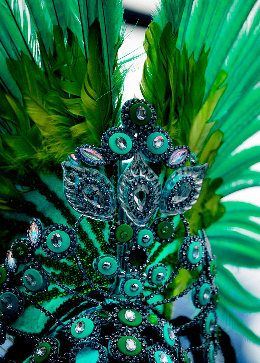 10 pieces - 18-22" Green Bright Bleached Dyed Accent Feathers for Wedding Centerpieces