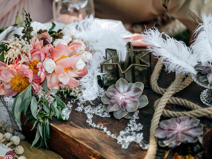 White Pack Off Small Ostrich Feathers for Wedding Backdrops & Arches